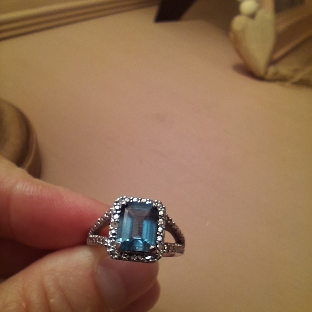 blue topaz in sterling silver ring size 7